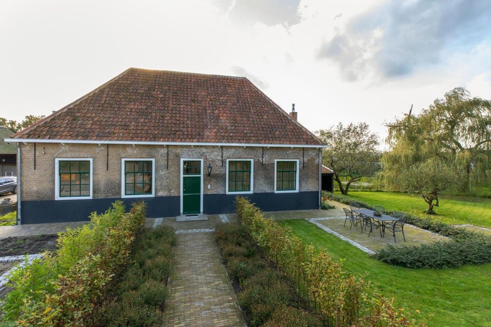 Vakantiehuis 'Boerderij Molenhof' - Stationsweg 5 | Heinkenszand Esterno foto